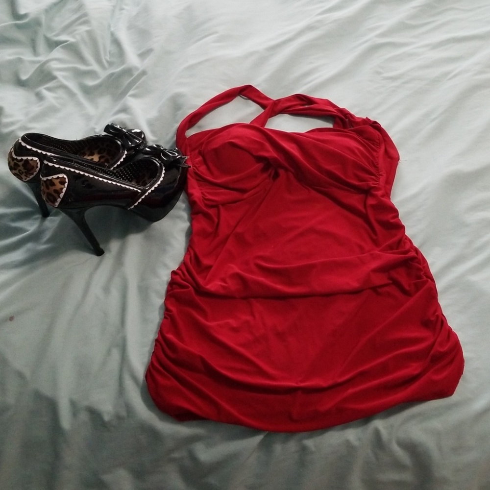 1 XL Cute red pin up top